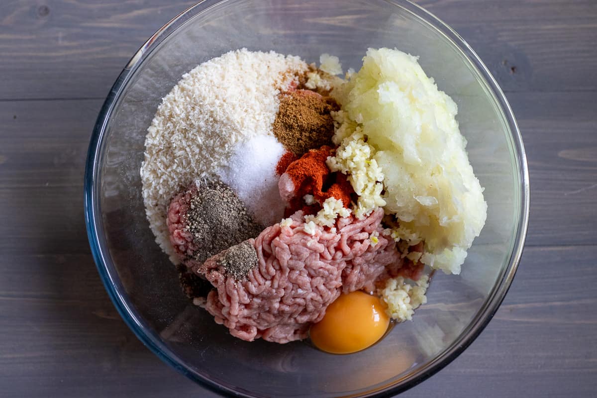 Ingredients for meatballs to make Islim kebabi