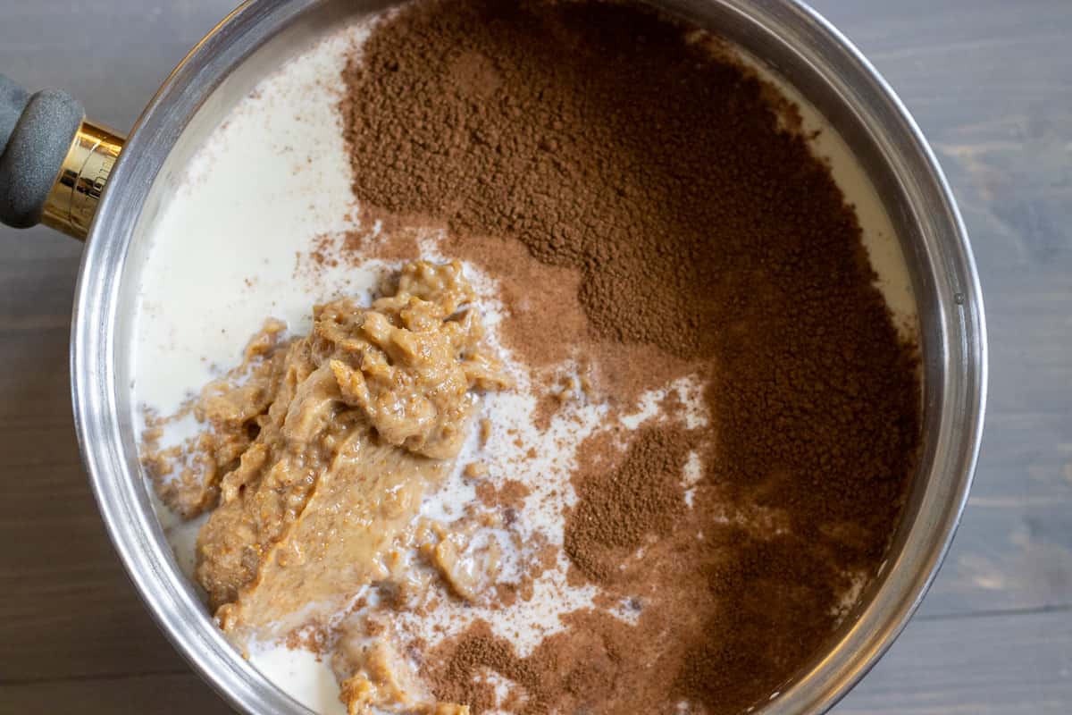 Puréed dried figs are added to the warm milk along with the cinnamon