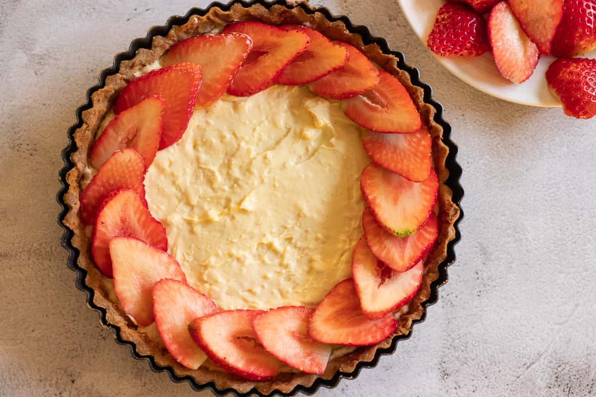 arranging the strawberries on diplomat creme