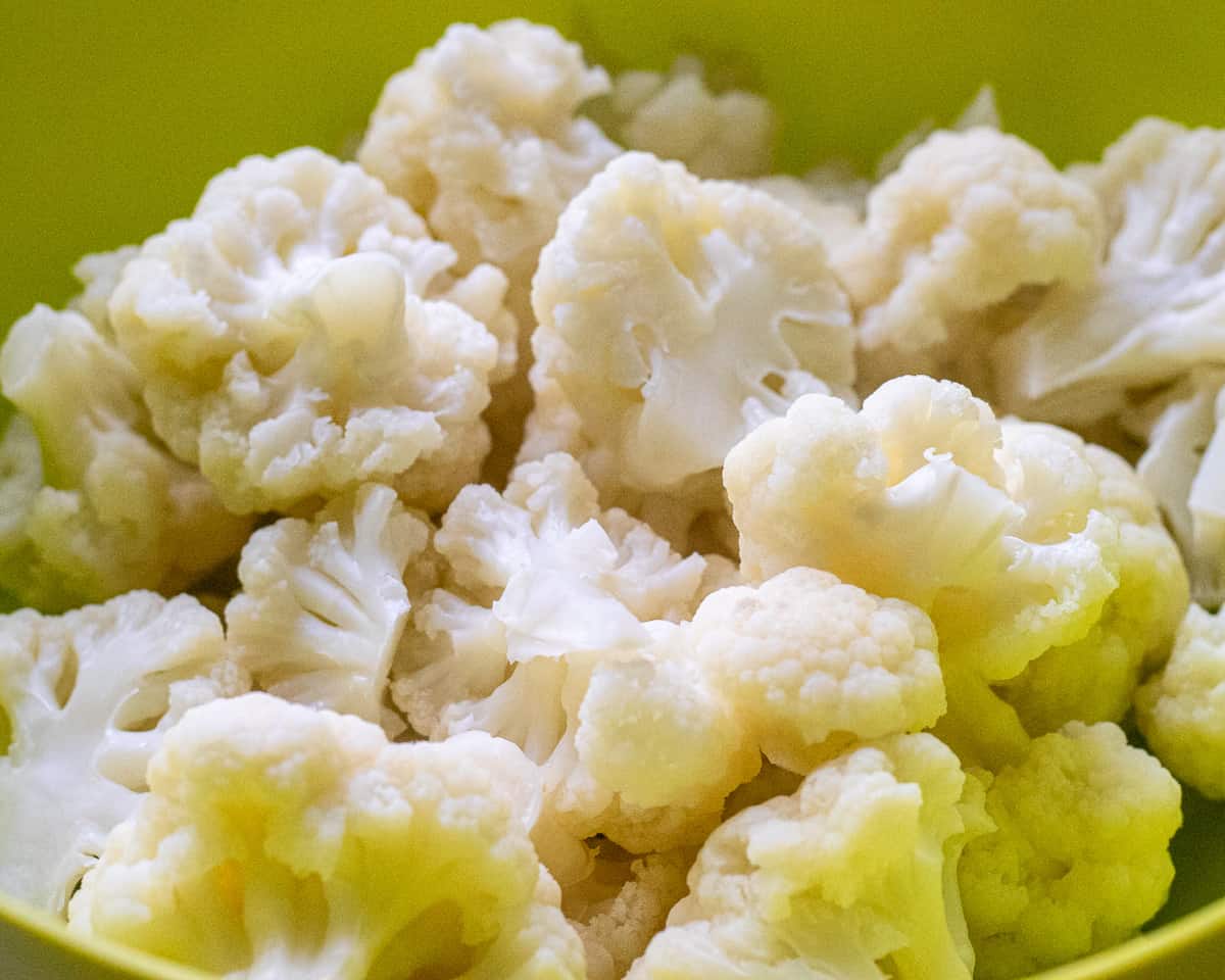 Lightly cooked cauliflower fleurets