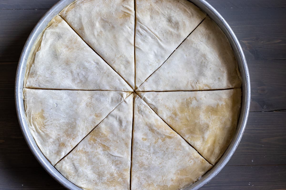 baklawa is cut into 8 equal triangles