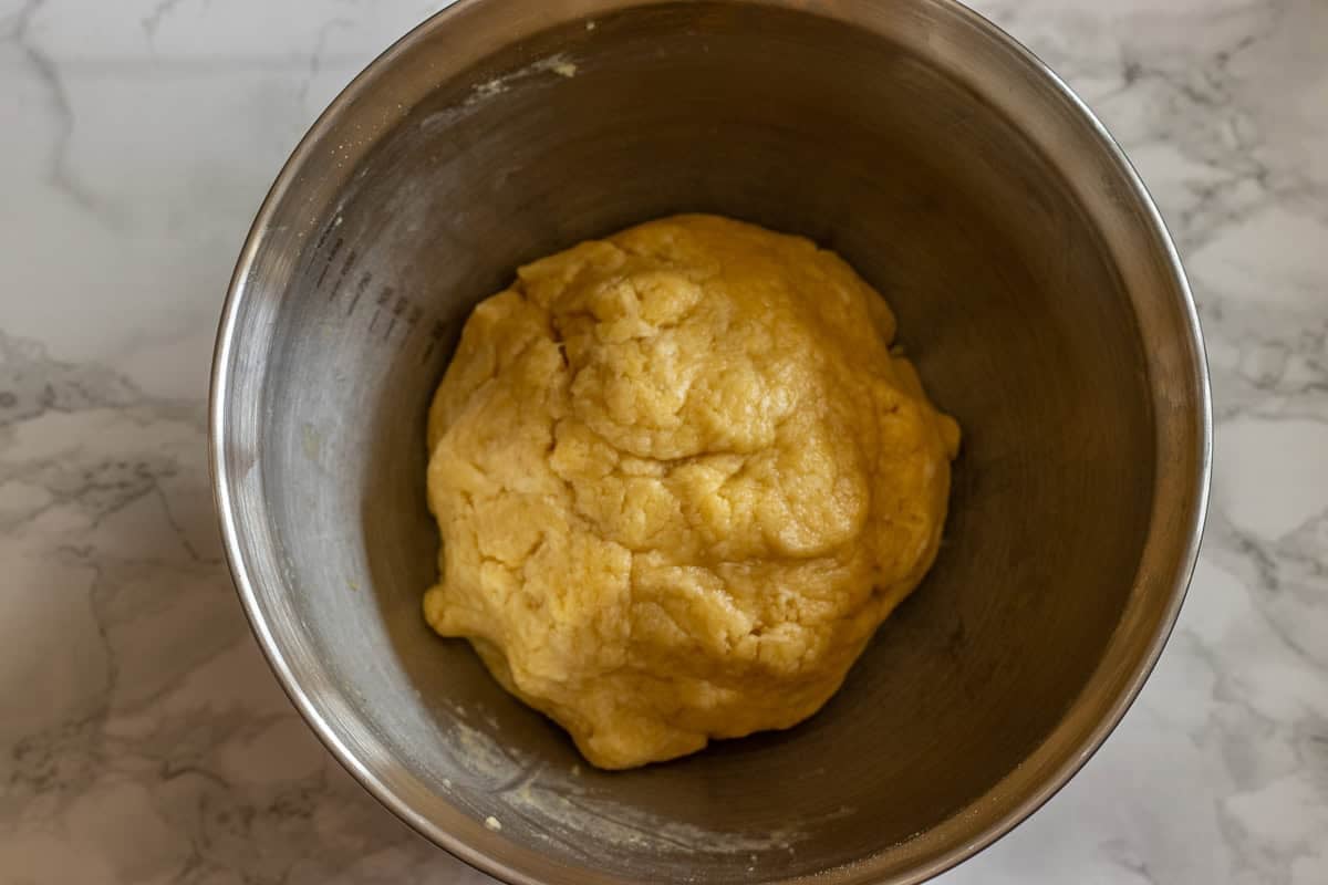 pastry for homemade apple and blackberry pie