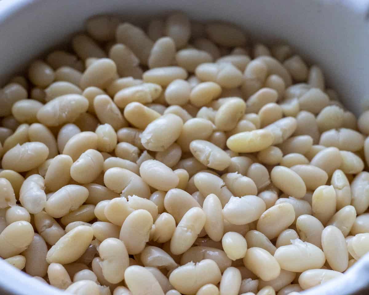 White beans cooked al dente.