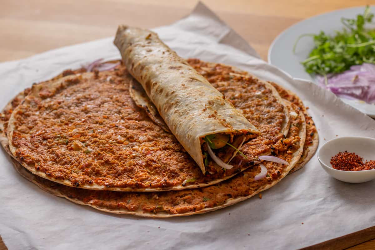 6 pieces of lahmacun