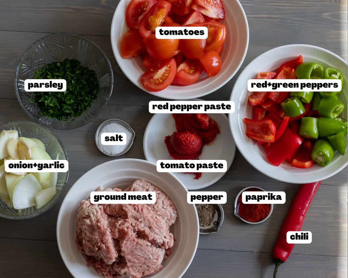 Labelled picture of ingredients for lahmacun filling