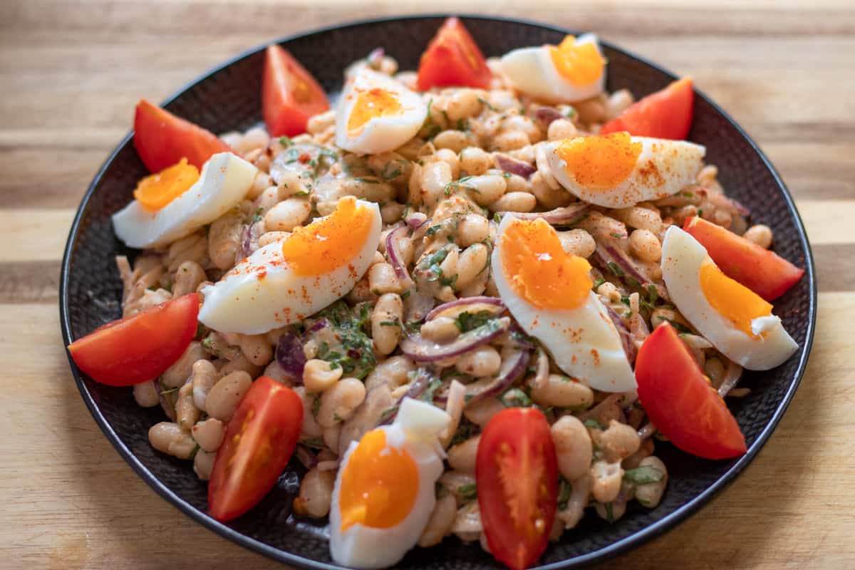 garnish the piyaz with tomatoes and boiled eggs