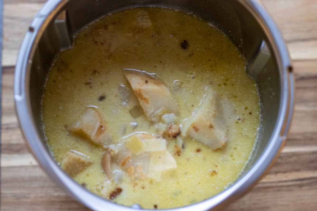 blitzing the soup in a thermomix