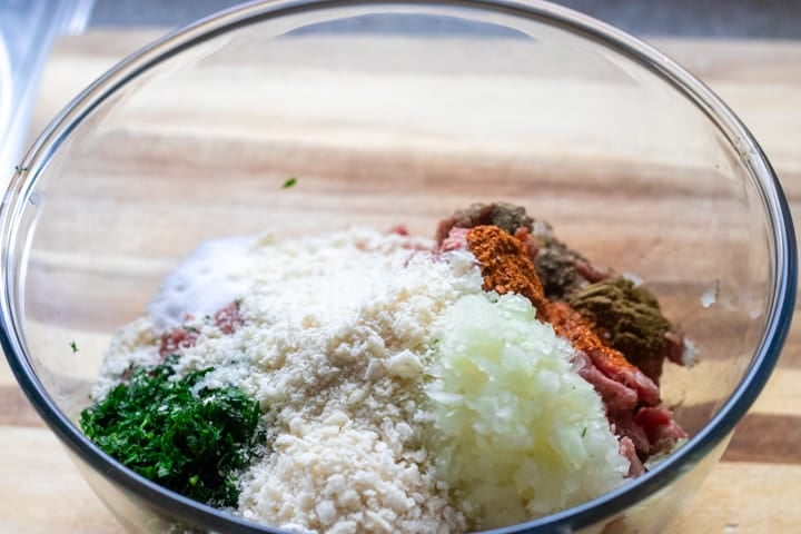 place kofte ingredients in a bowl