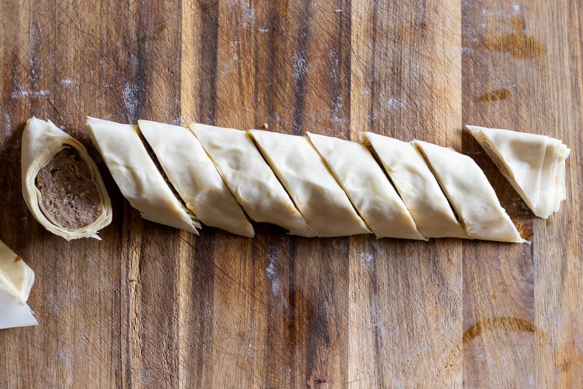 the rolled yufka is cut it into 8