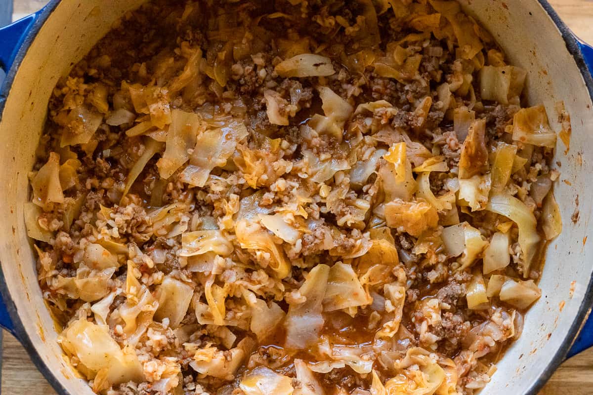 turkish cabbage stew is cooked for 1,5 hours