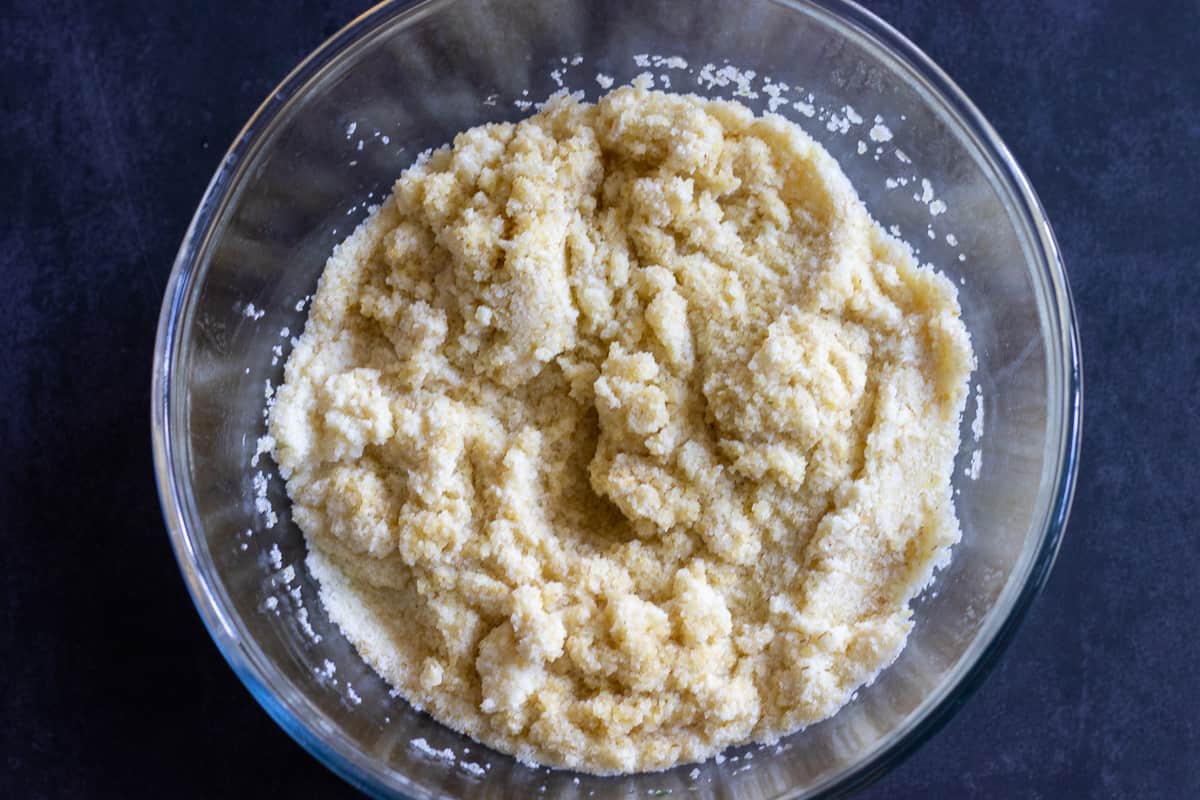 bulgur, semolina and water are placed in a bowl