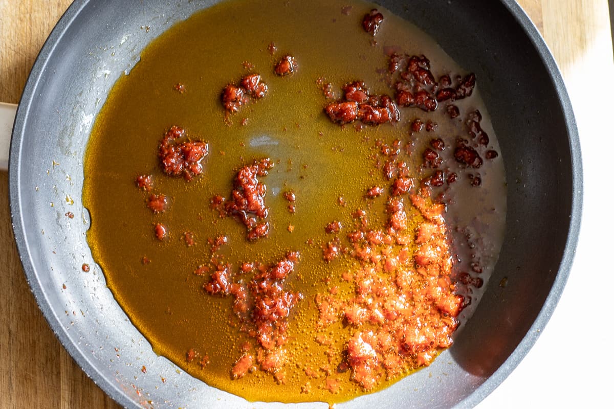 cooking the pepper paste in olive oil