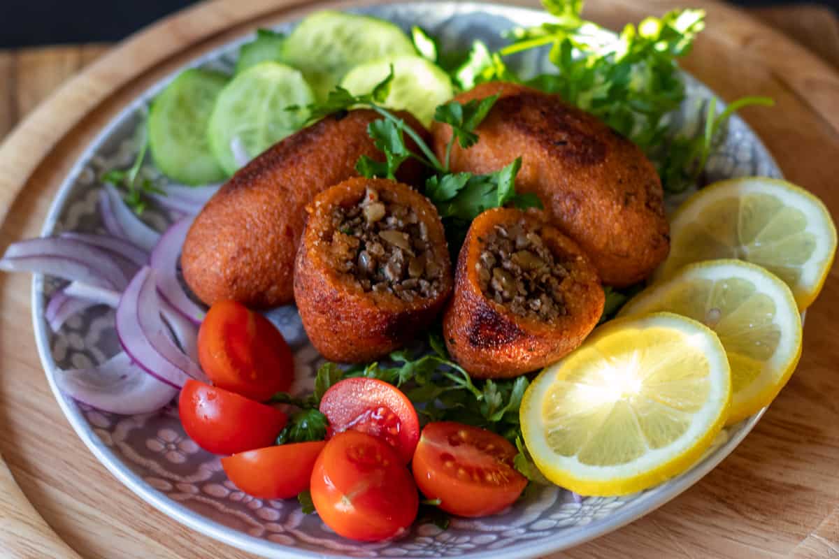 icli kofte served with salad