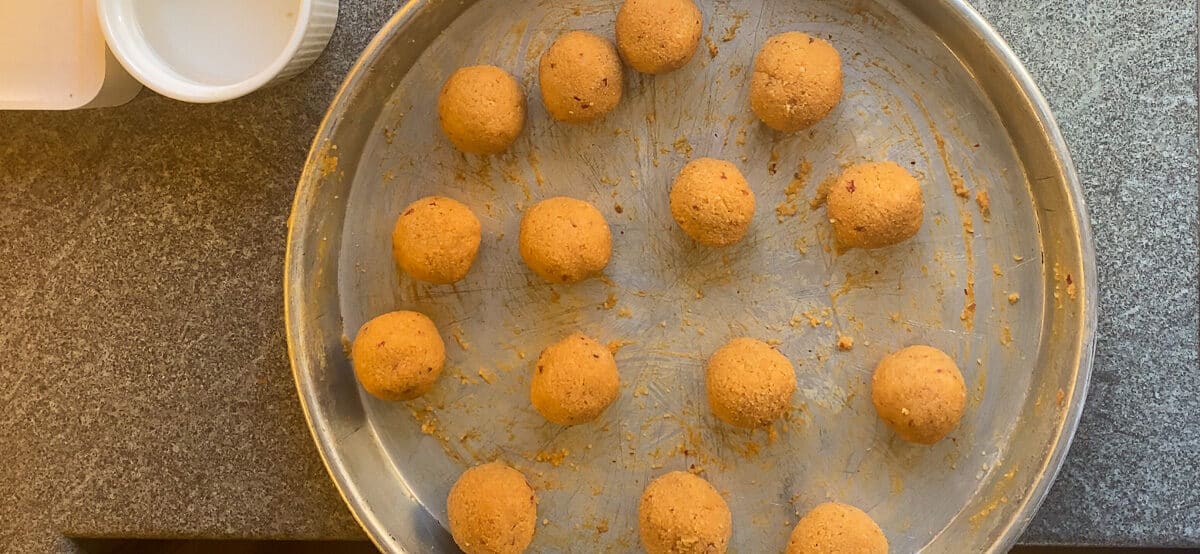 the casing is divided into 12 balls