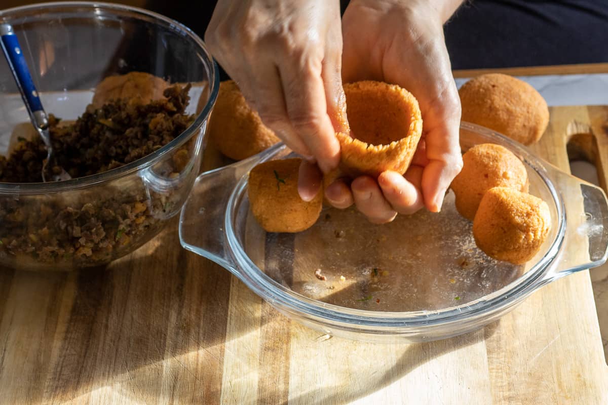 Hollowing out the inside of the bulgur ball