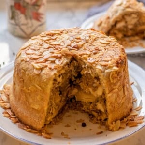 Perde Pilavi sliced and served