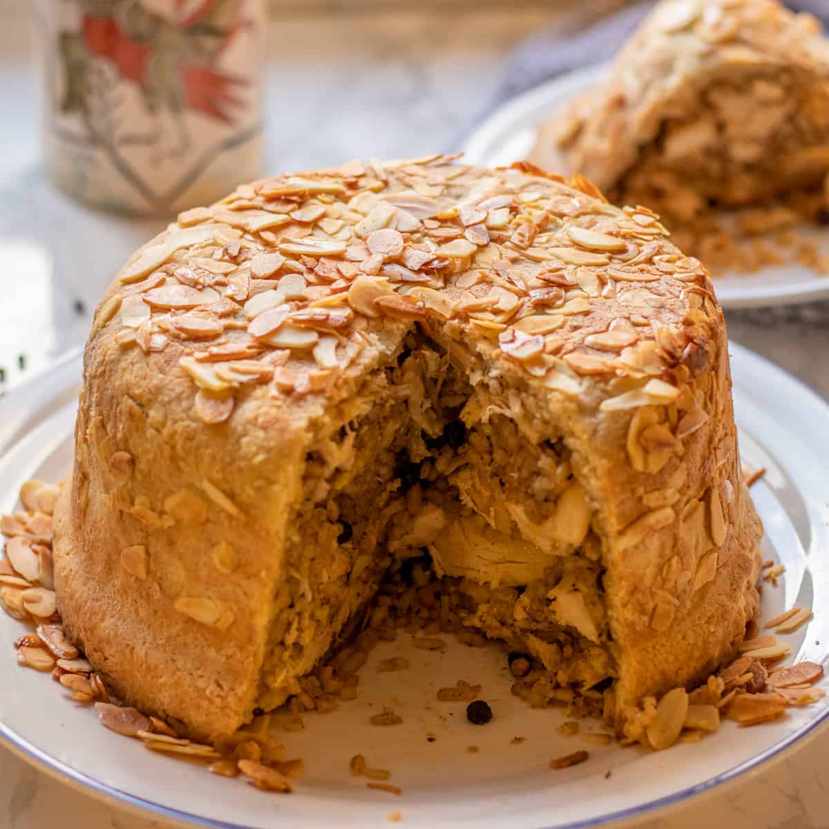 Perde Pilavi sliced and served