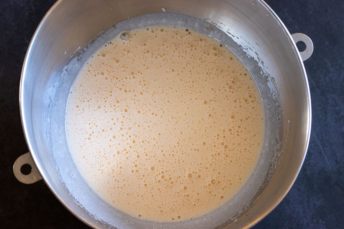 whisk the eggs and sugar