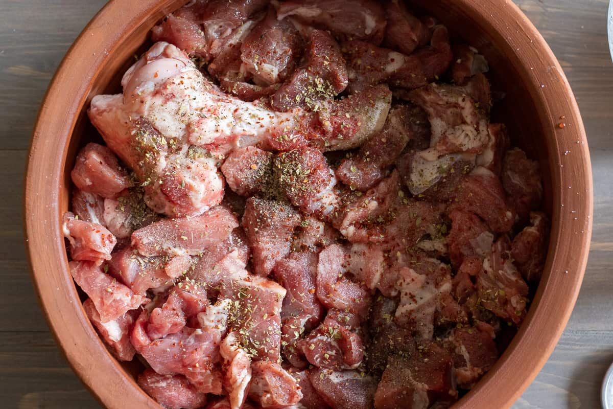 The lamb is seasoned with salt, pepper and thyme.