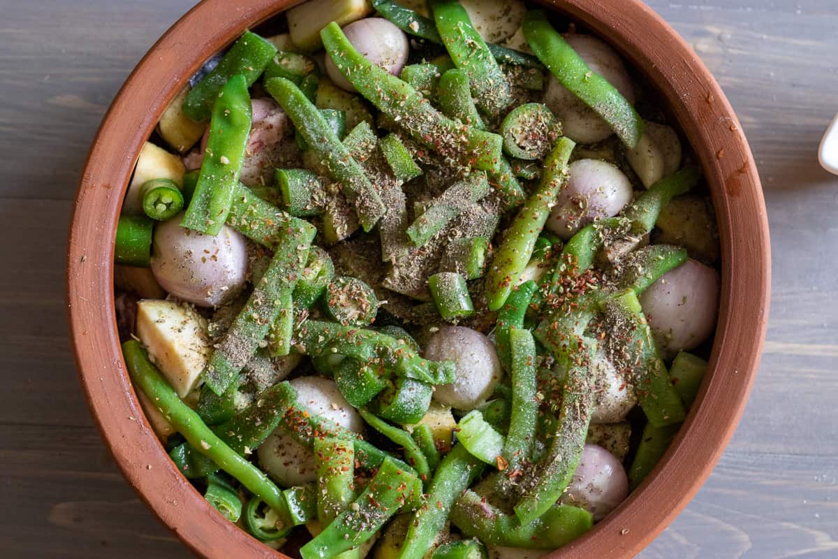 vegetables are spread on top of the lamb