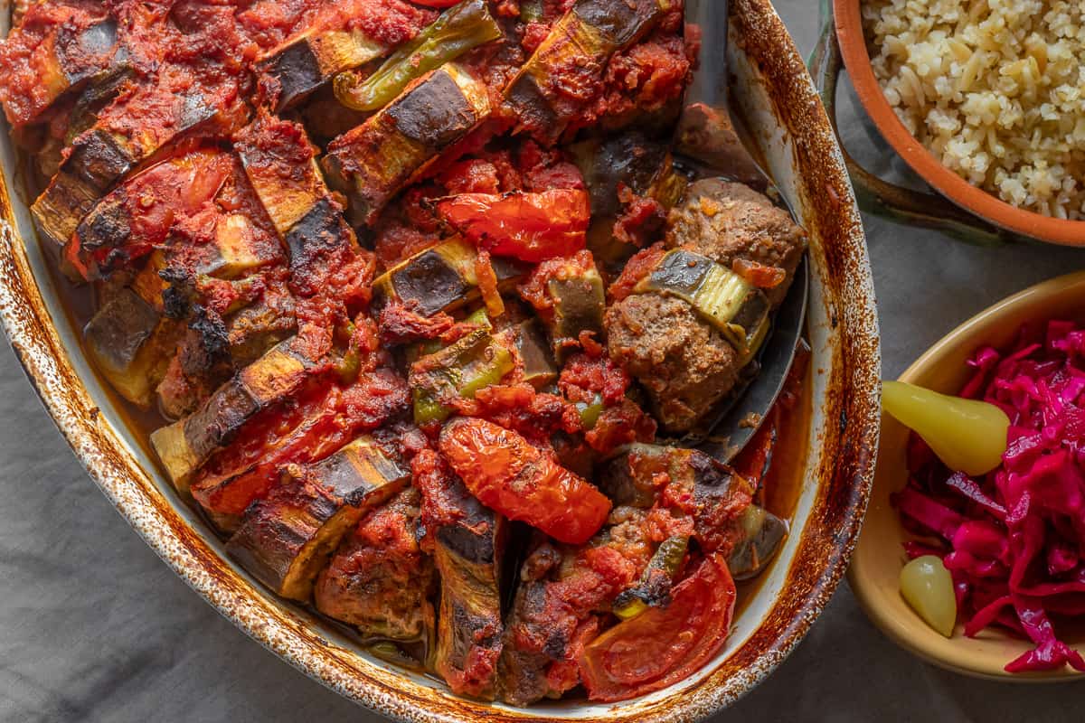 Patlican kebabi served with pickled red cabbage and rice