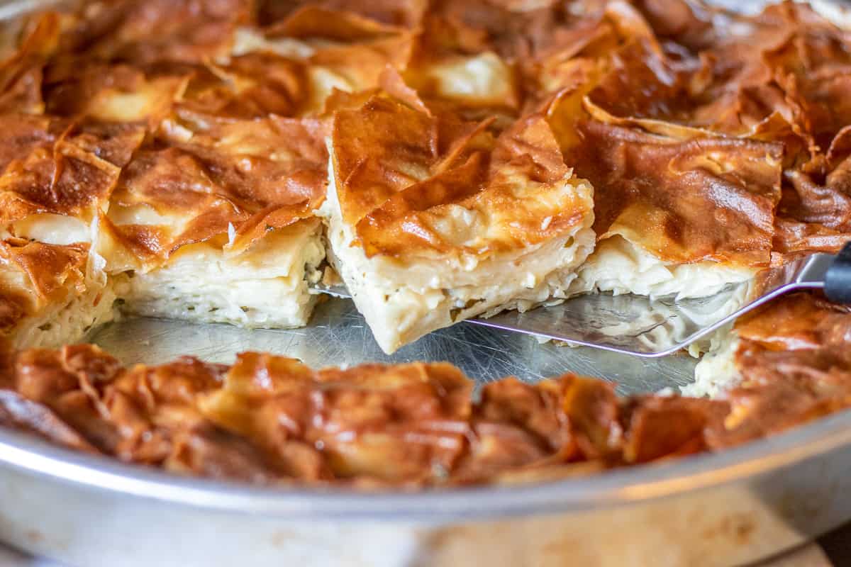 freshly baked and portioned su Boregi