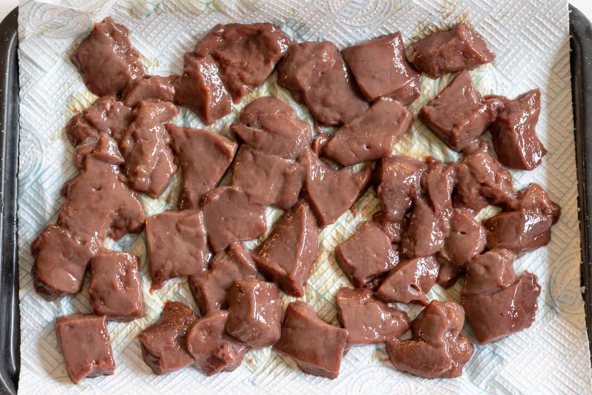 spread the liver cubes on a paper towel