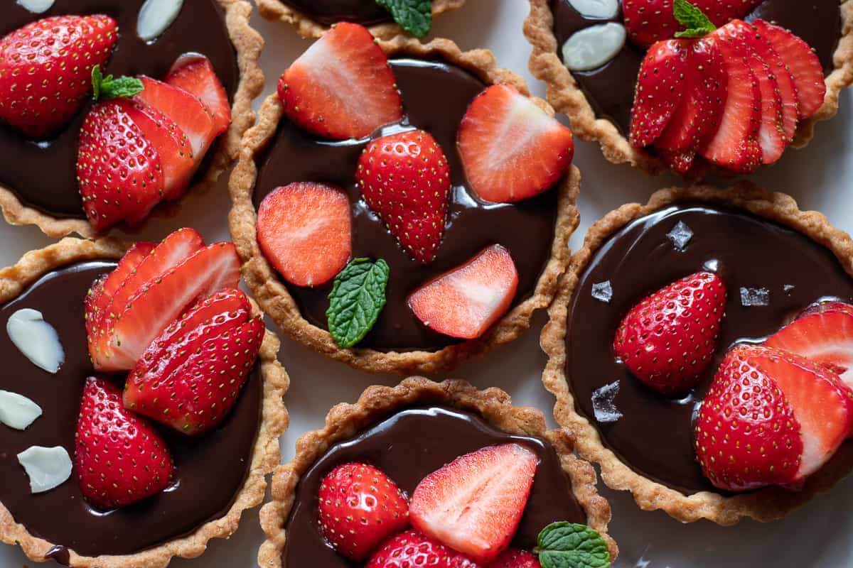 Chocolate strawberry tartlets 
