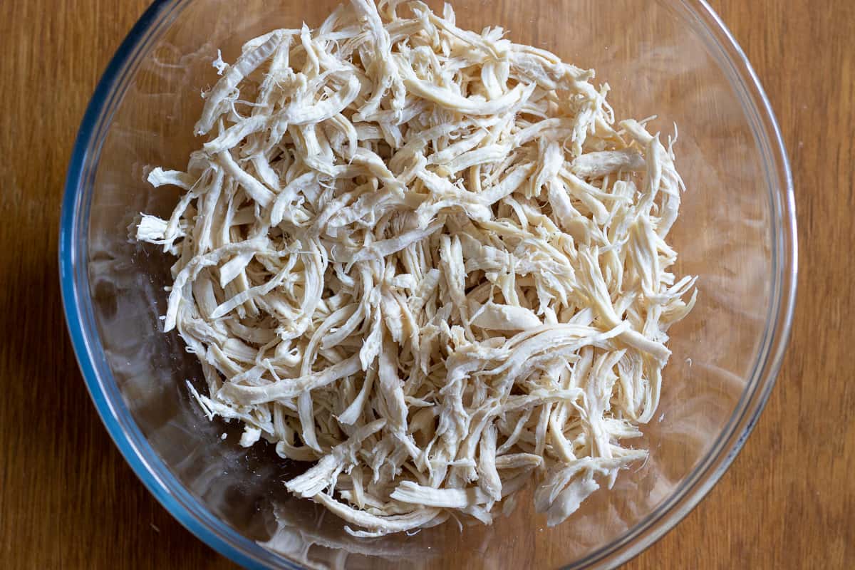 shredded chicken breast for cerkez tavugu in a bowl