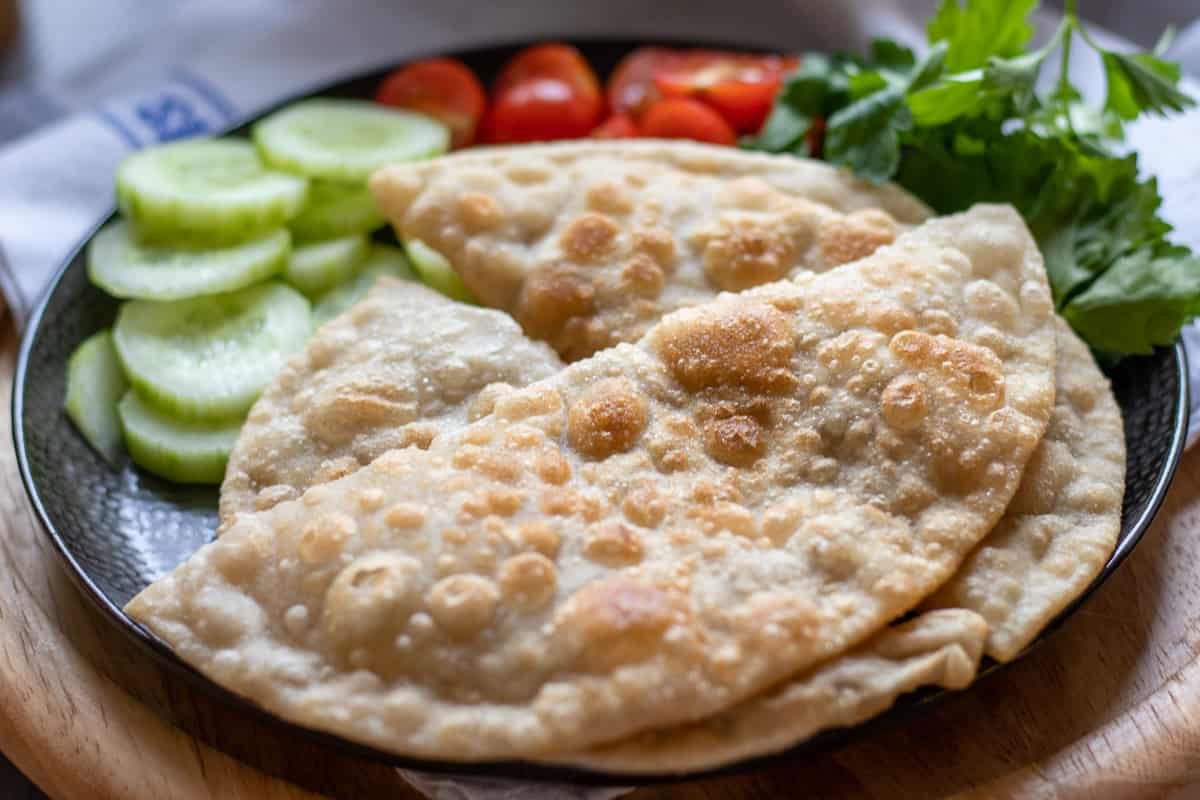cig borek served with tomatoes, cucumbers and parsley