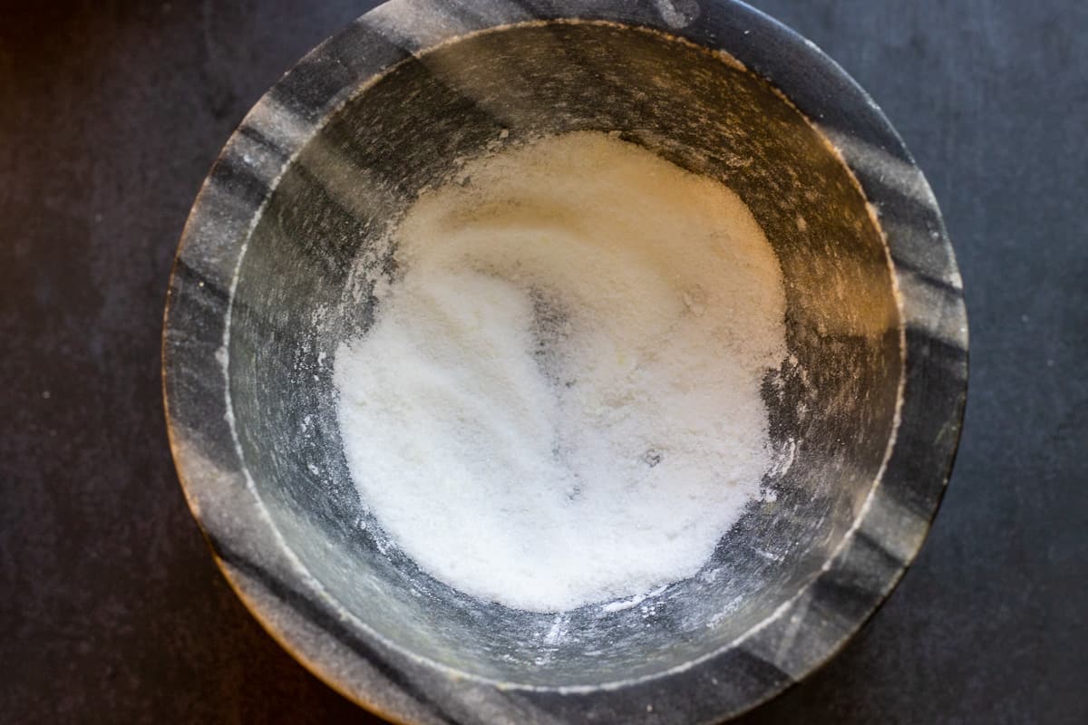 turn mastic into a powder