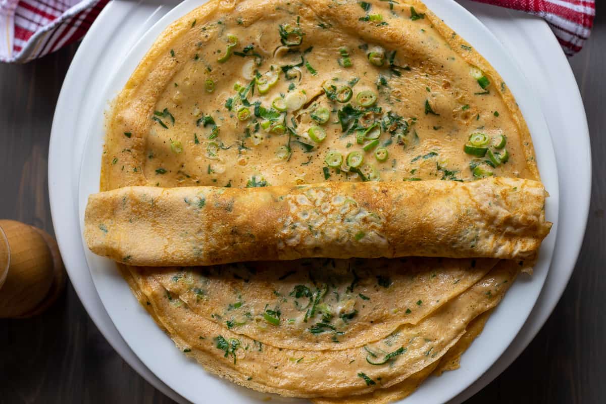 kaygana - Turkish omelette wrapped on a plate