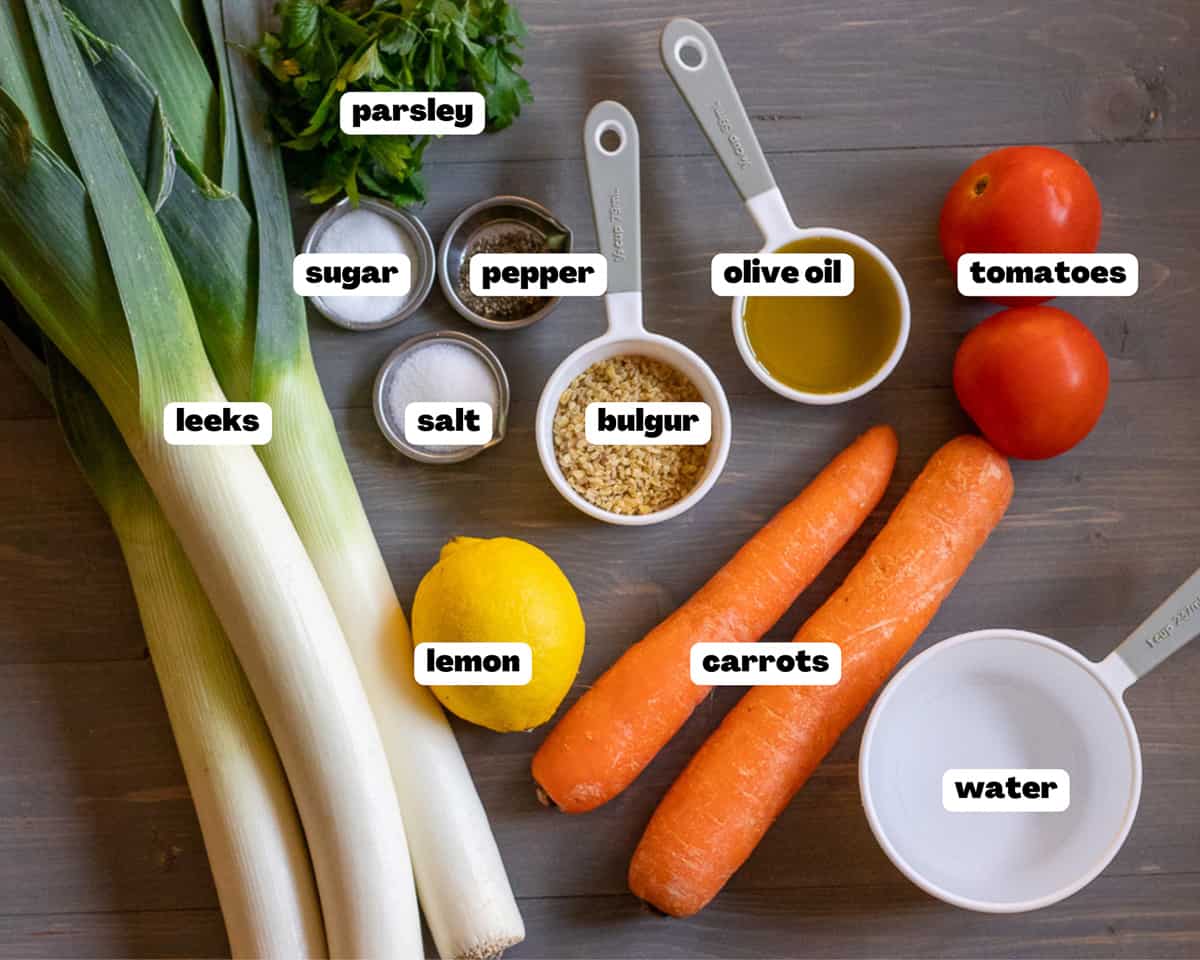 Labelled picture of ingredients for Zeytinyağlı Pırasa yemeği - braised leeks