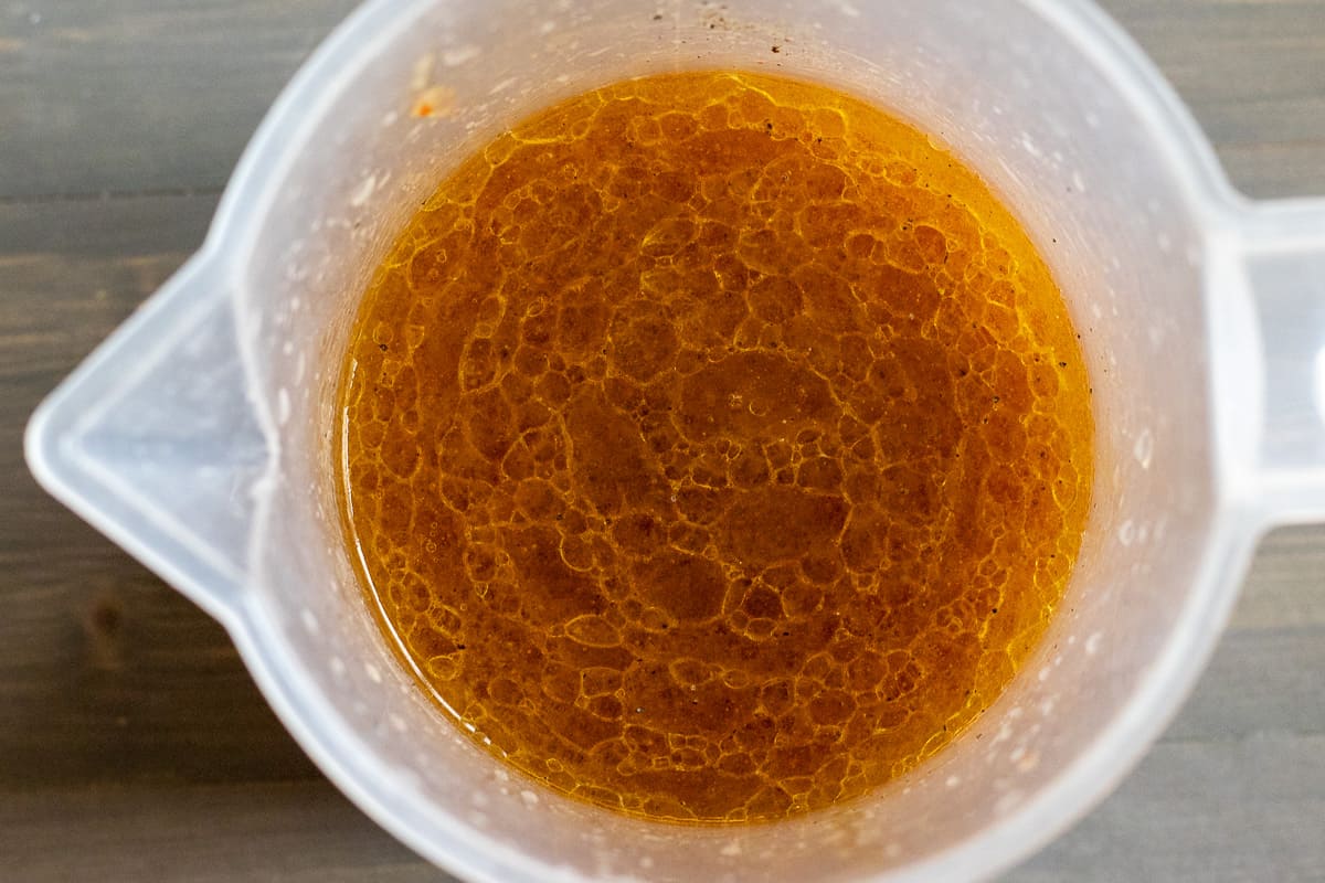 the sauce for zeytinyagli pirasa yemegi