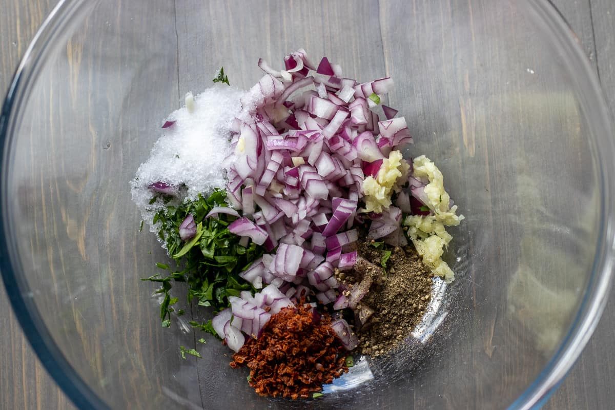 red pepper, garlic, lemon juice, salt, pepper and chili are placed in a bowl