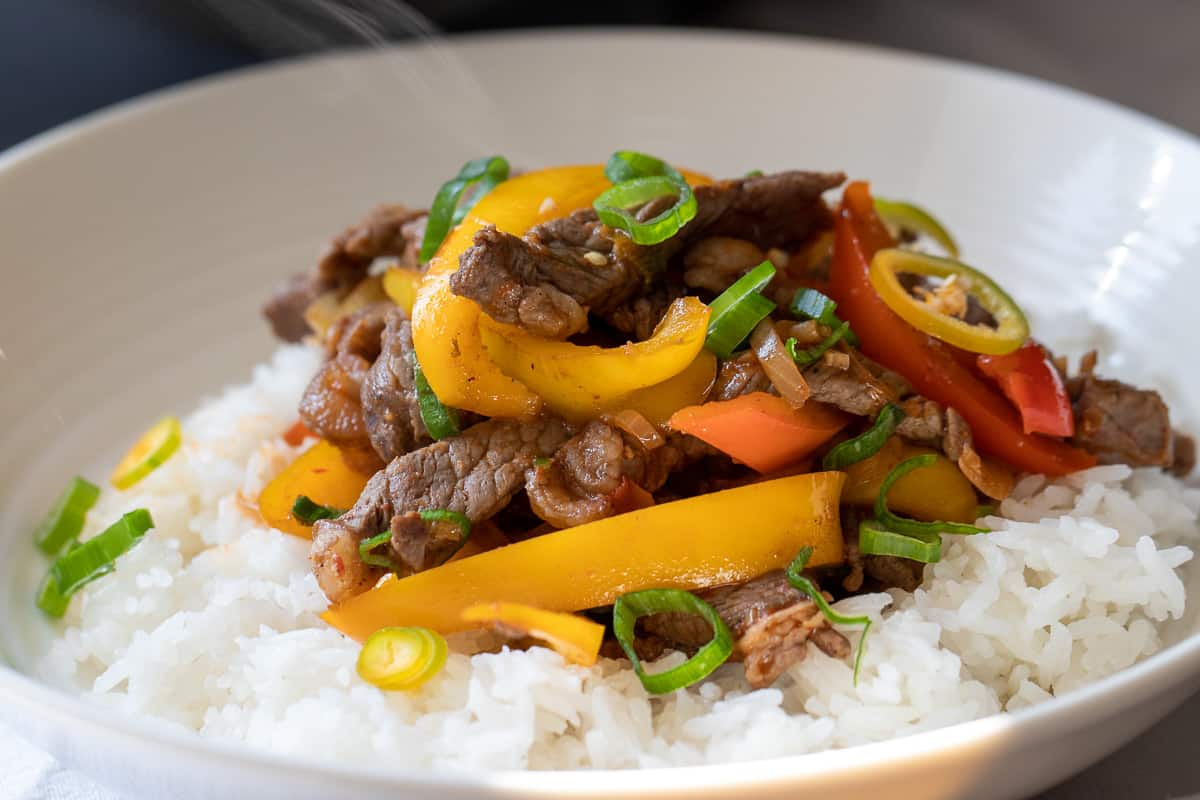 pepper steak served on white plain rice