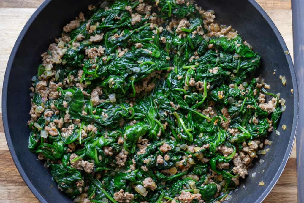 Spinach filling is ready.