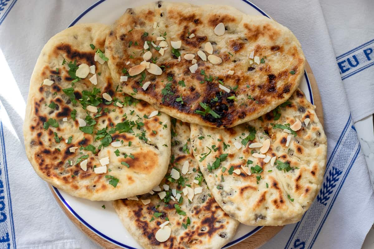 4 pieces of sweet peshwari naan bread