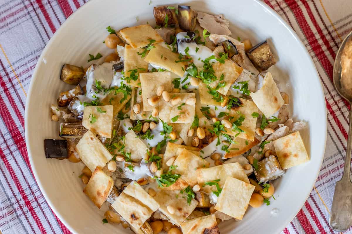 chicken and chickpeas fatteh ready to serve