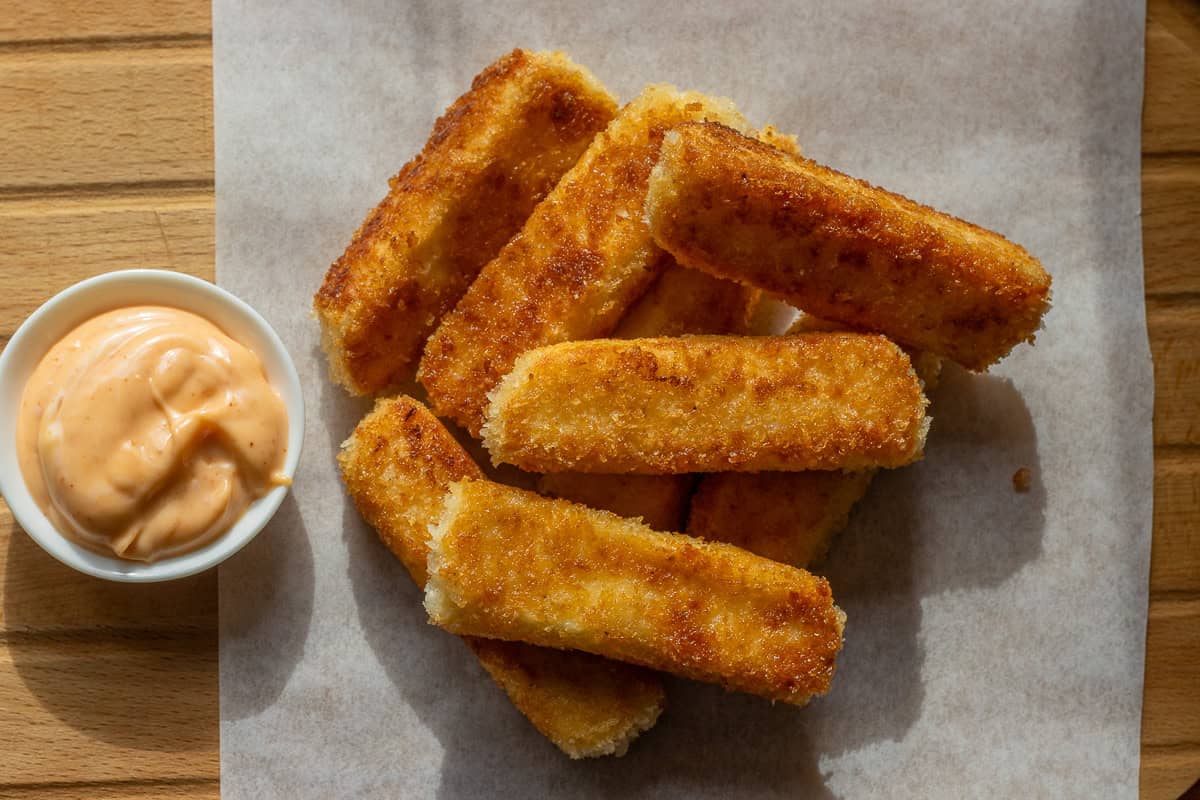 halloumi fries and spicy mayo dip