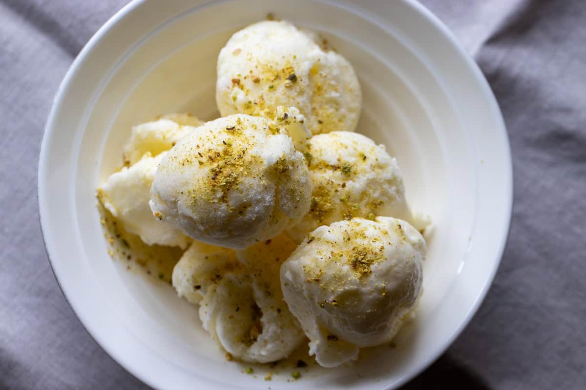 Turkish ice cream served with ground pistachio