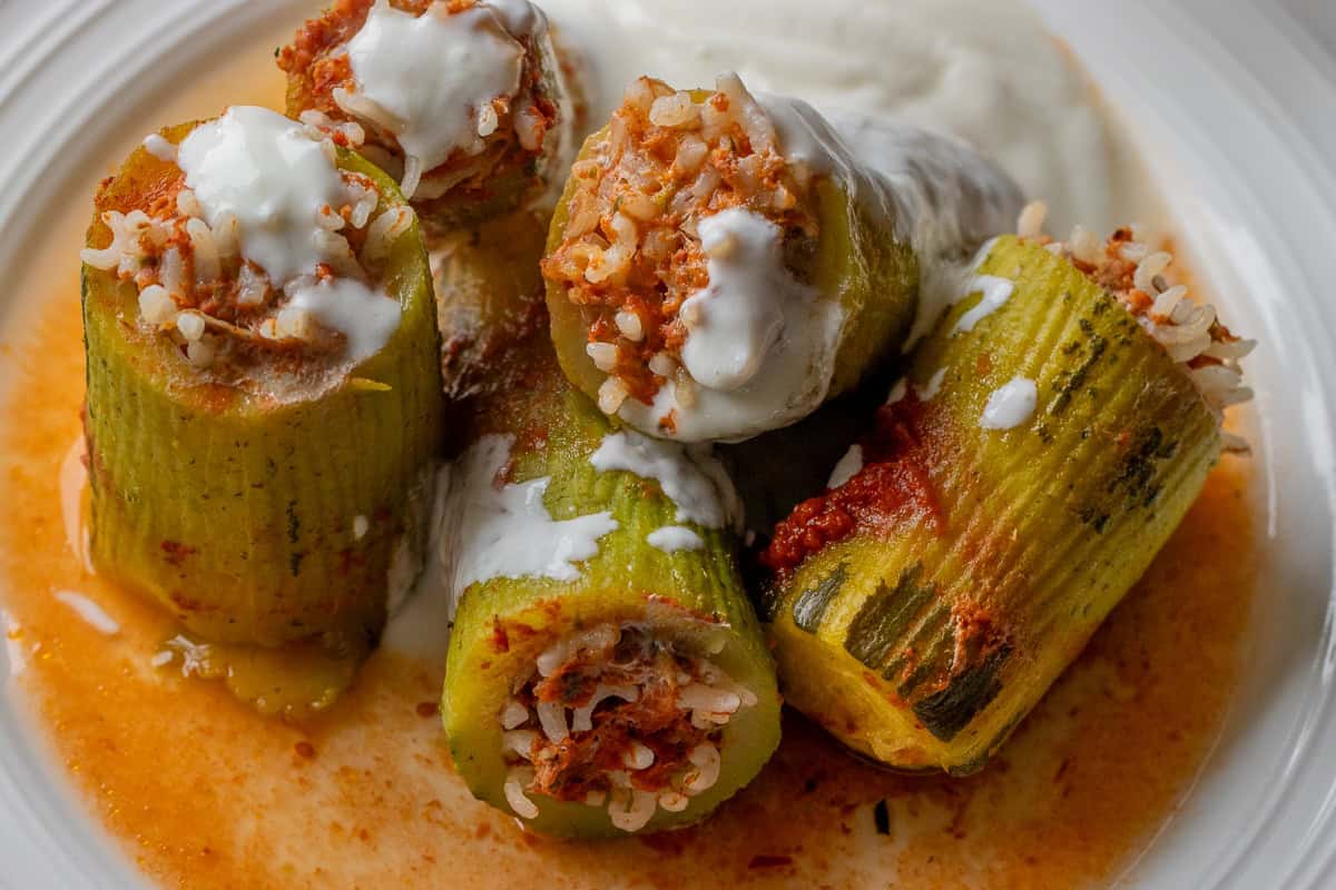 5 pieces of kayak dolma served with yogurt