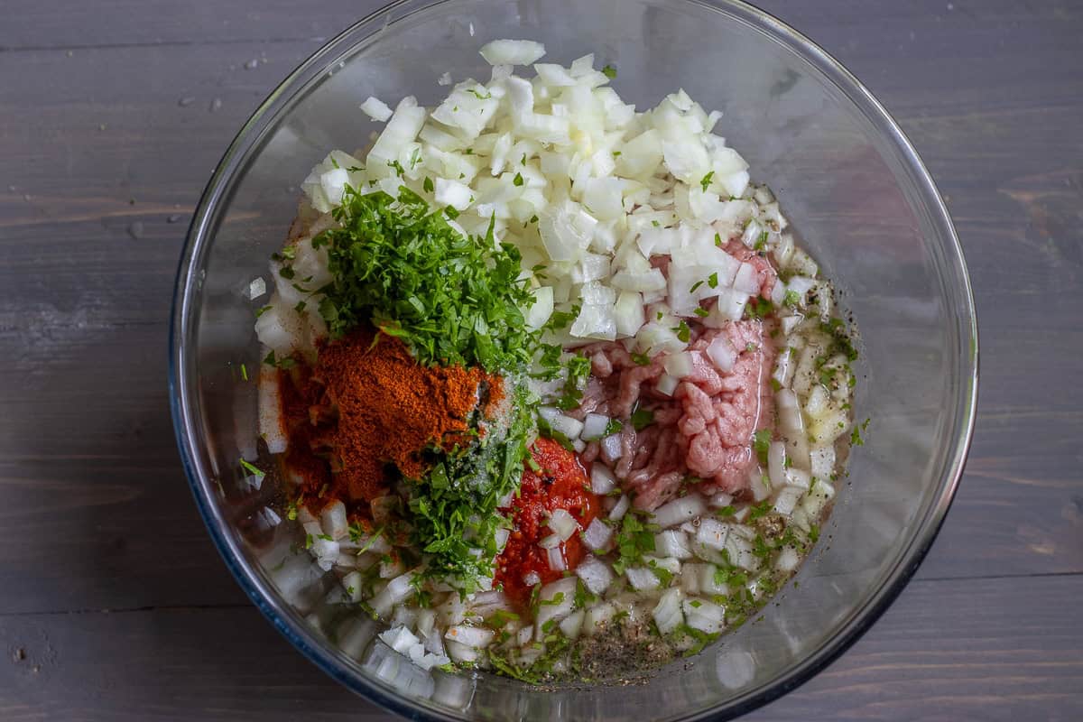kabak dolmasi stuffing ingredients placed in a bowl