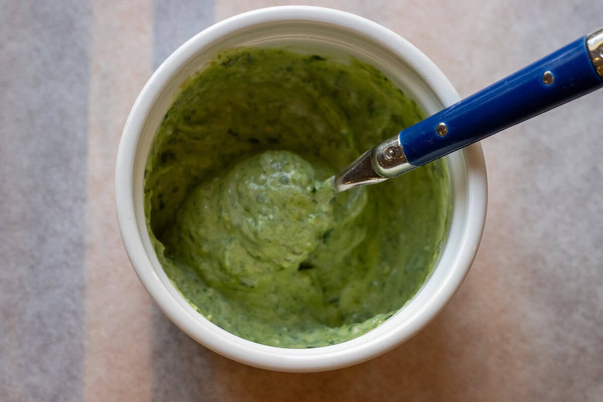 pesto and mayonnaise are mixed in a bowl