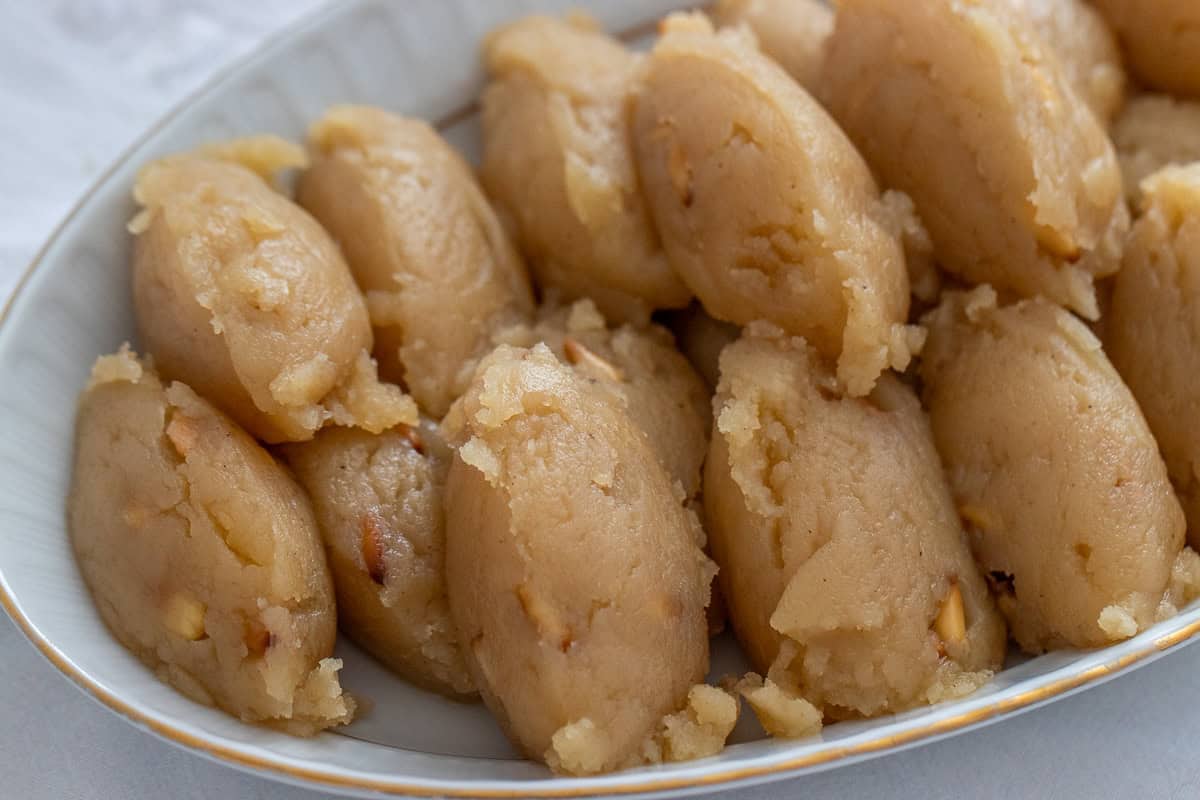 un helvasi is shaped to quenelles after cooled down