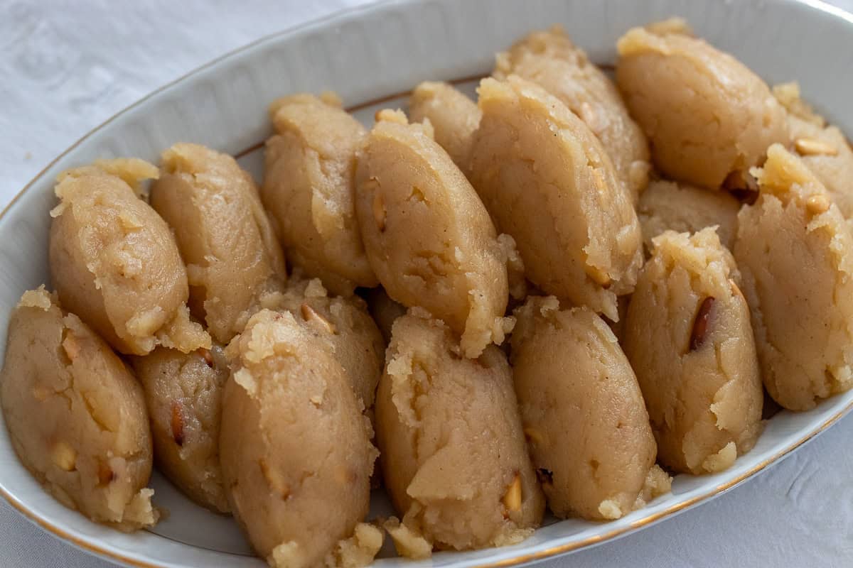 un helvasi shaped into quenelles