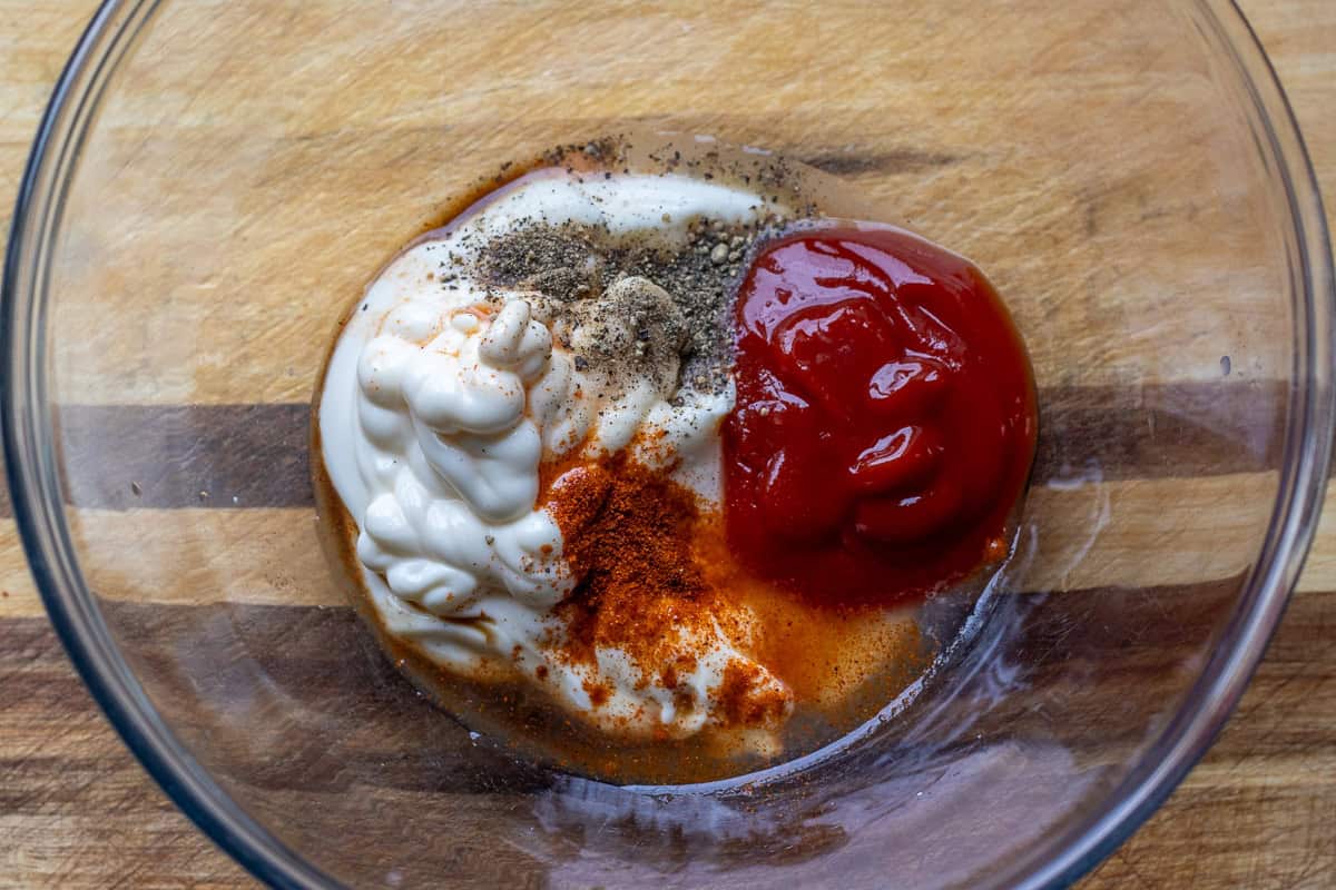 cocktail sauce ingredients are placed in a bowl