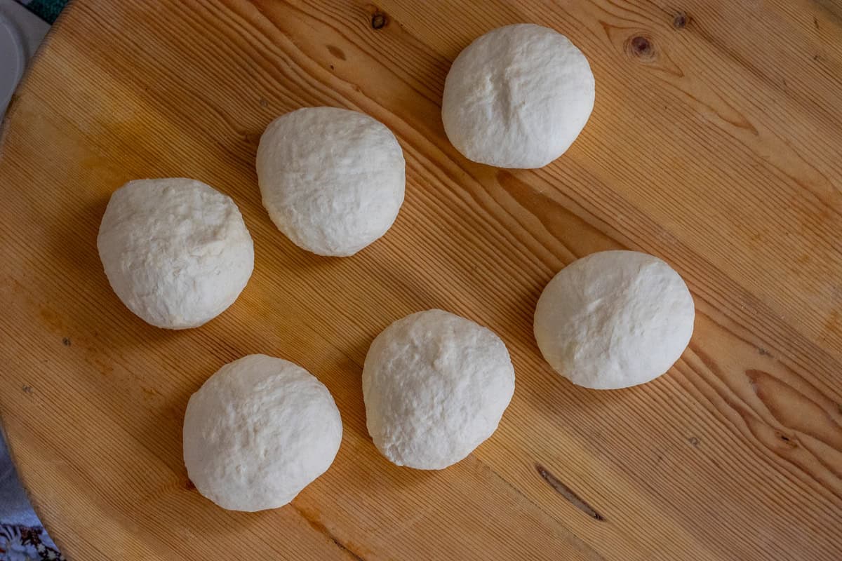 eriste dough is divided into 6 equal balls