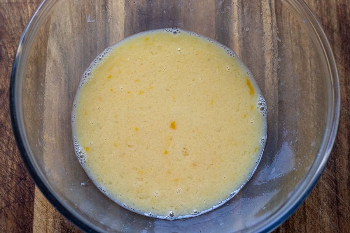 Lemon juice and eggs are whisked together.