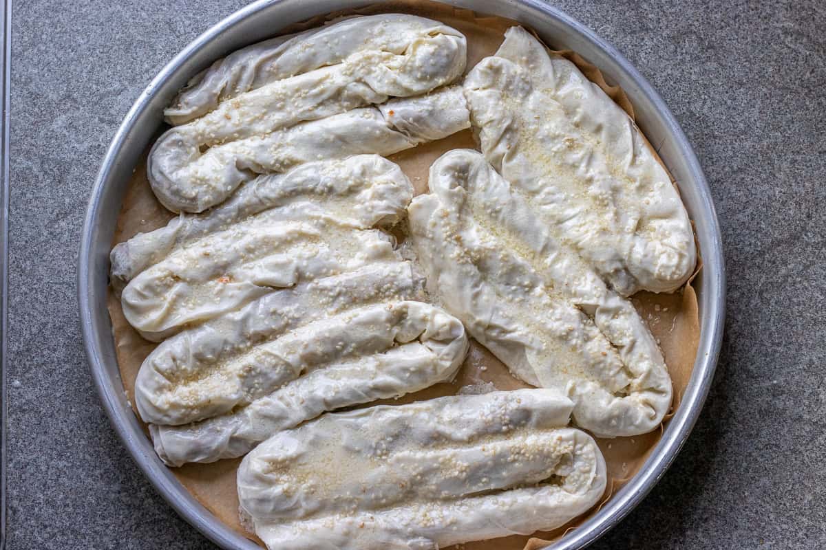6 pieces of ol boregi are placed in a baking pan